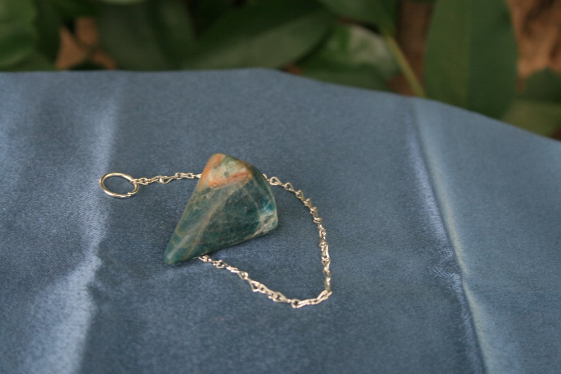 Apatite Pendulum helps think better 4542